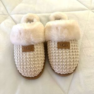 Women UGG Cozy Knit Slippers in cream size 10